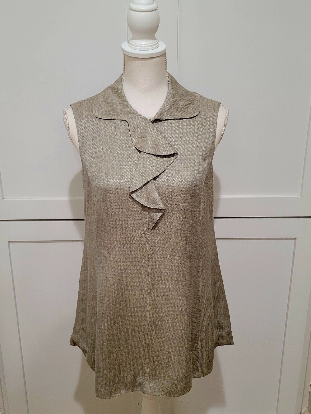 Giorgio Armani Le Collezioni Silk/Linen Blend Sleeveless Ruffle Blouse | Size 10